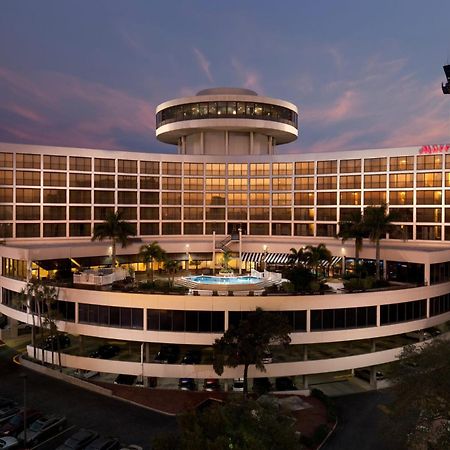 Отель Tampa Airport Marriott Экстерьер фото