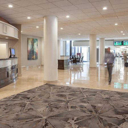 Отель Tampa Airport Marriott Экстерьер фото