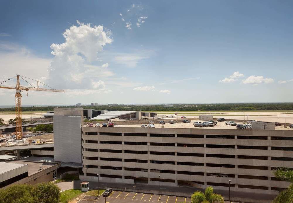 Отель Tampa Airport Marriott Экстерьер фото