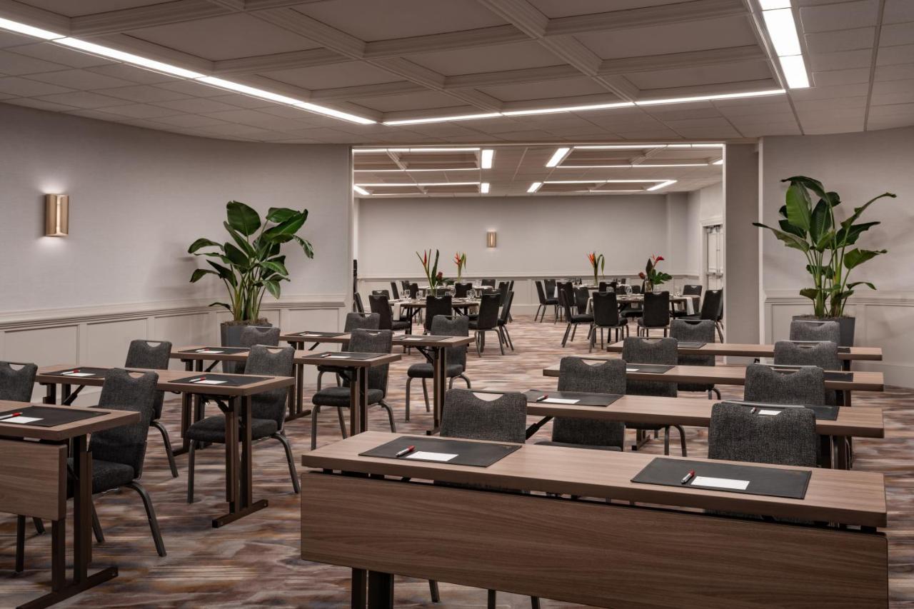 Отель Tampa Airport Marriott Экстерьер фото