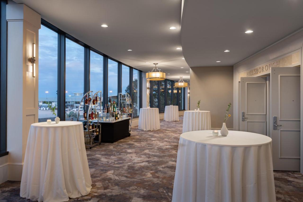 Отель Tampa Airport Marriott Экстерьер фото