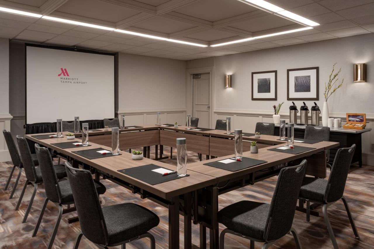 Отель Tampa Airport Marriott Экстерьер фото