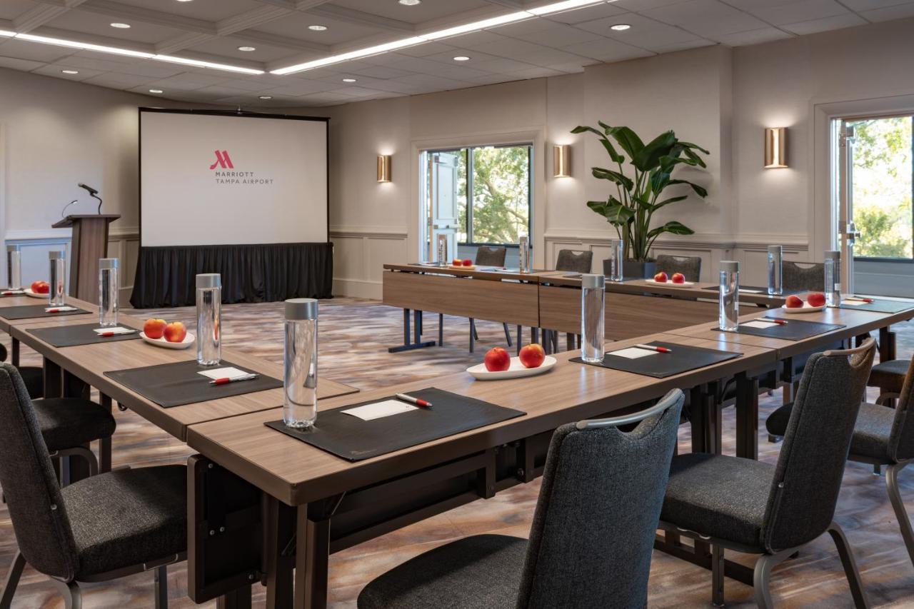Отель Tampa Airport Marriott Экстерьер фото