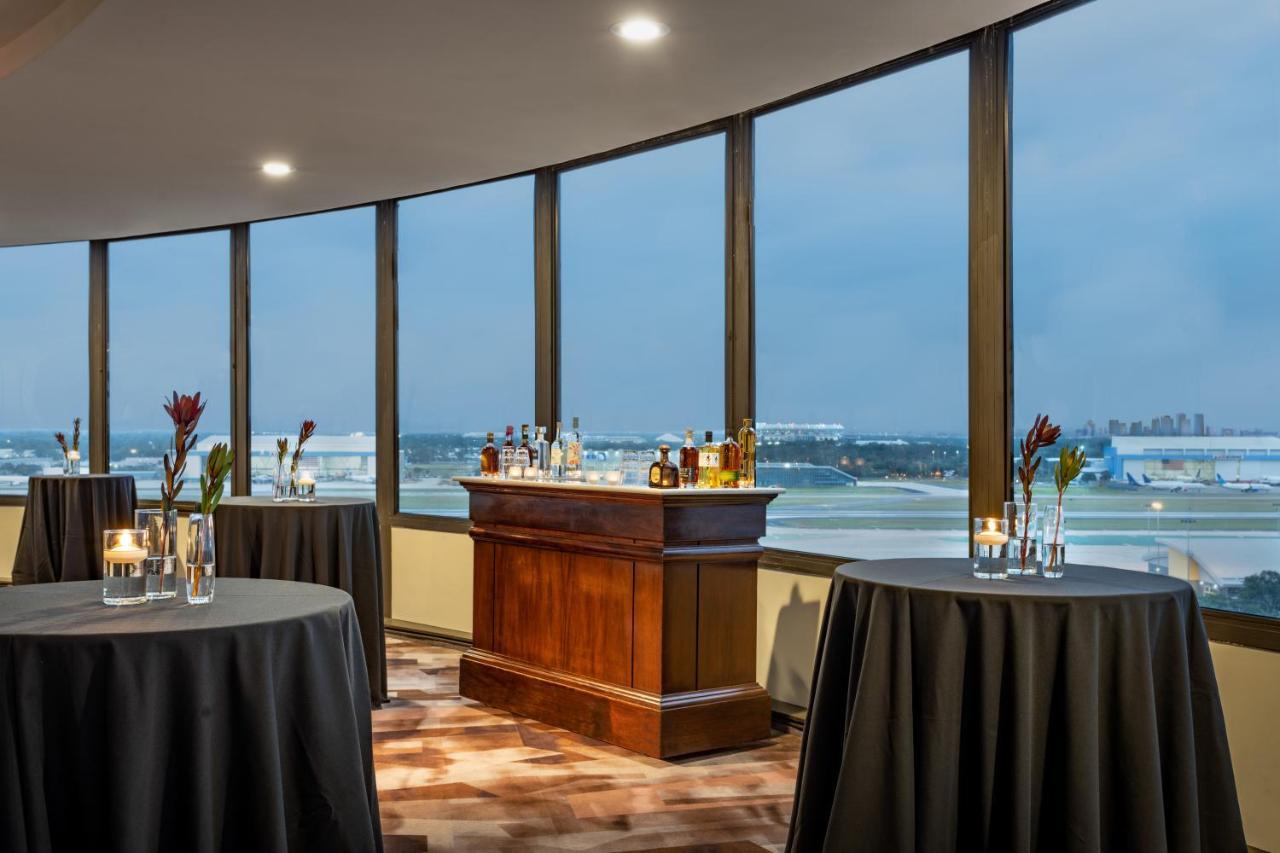 Отель Tampa Airport Marriott Экстерьер фото