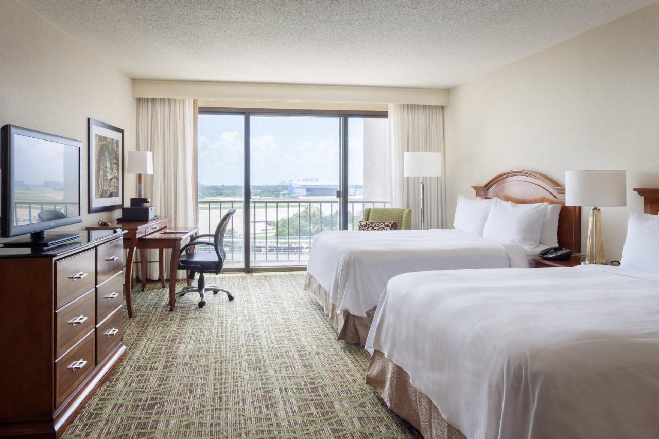 Отель Tampa Airport Marriott Экстерьер фото