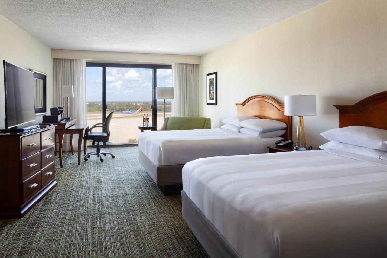 Отель Tampa Airport Marriott Экстерьер фото