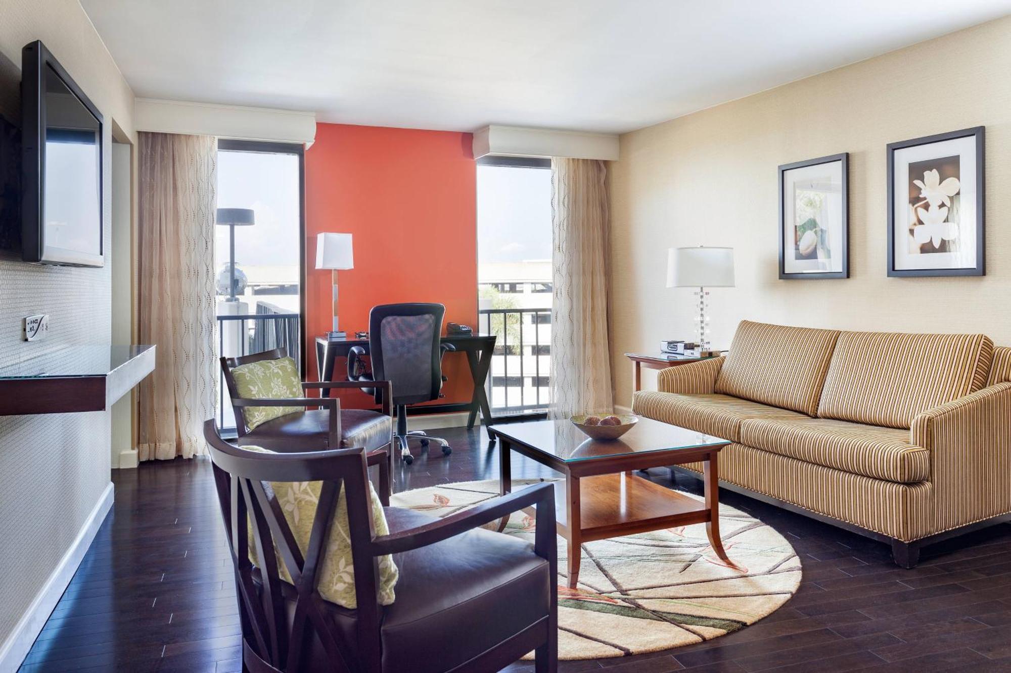 Отель Tampa Airport Marriott Экстерьер фото