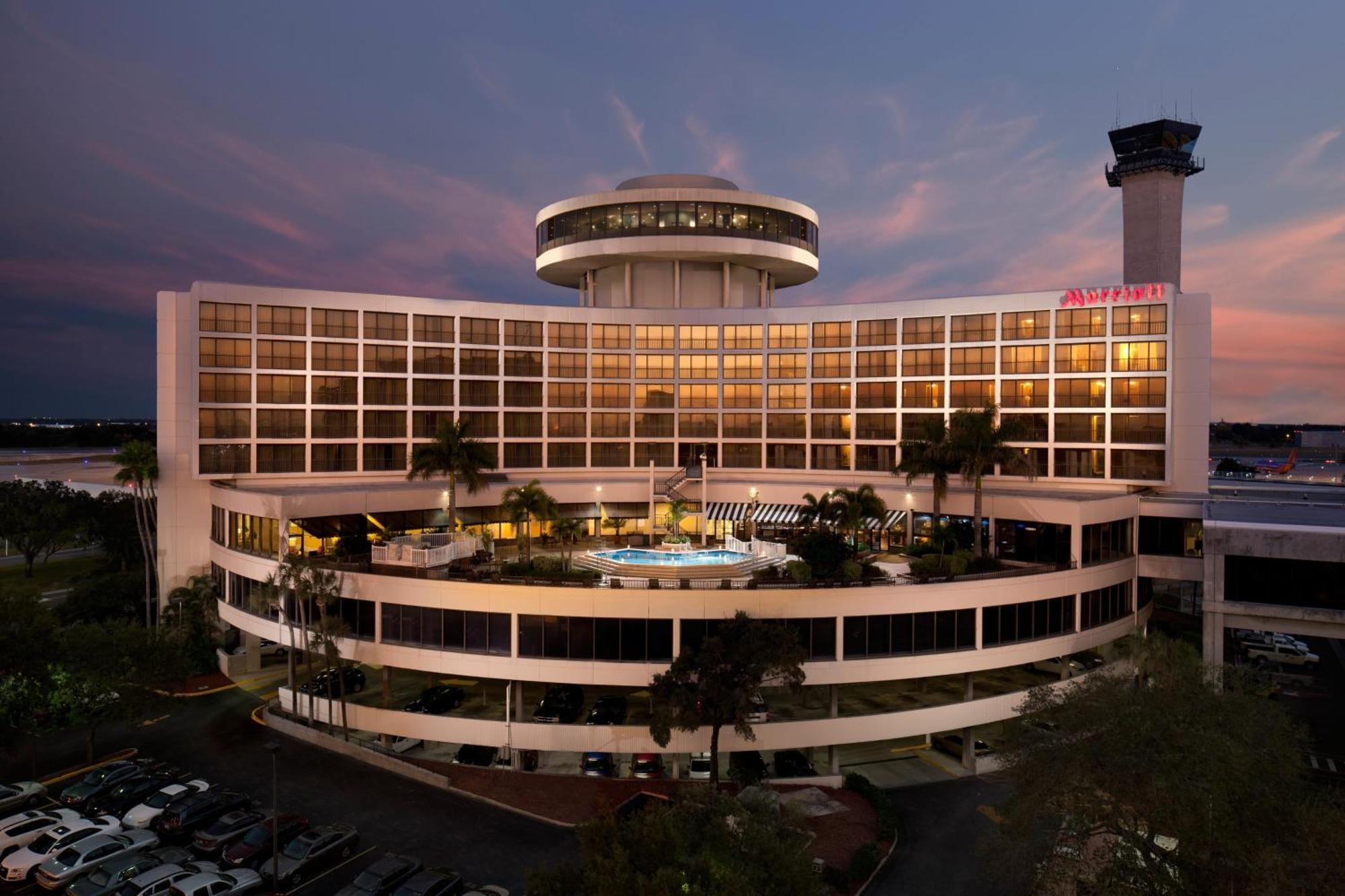 Отель Tampa Airport Marriott Экстерьер фото