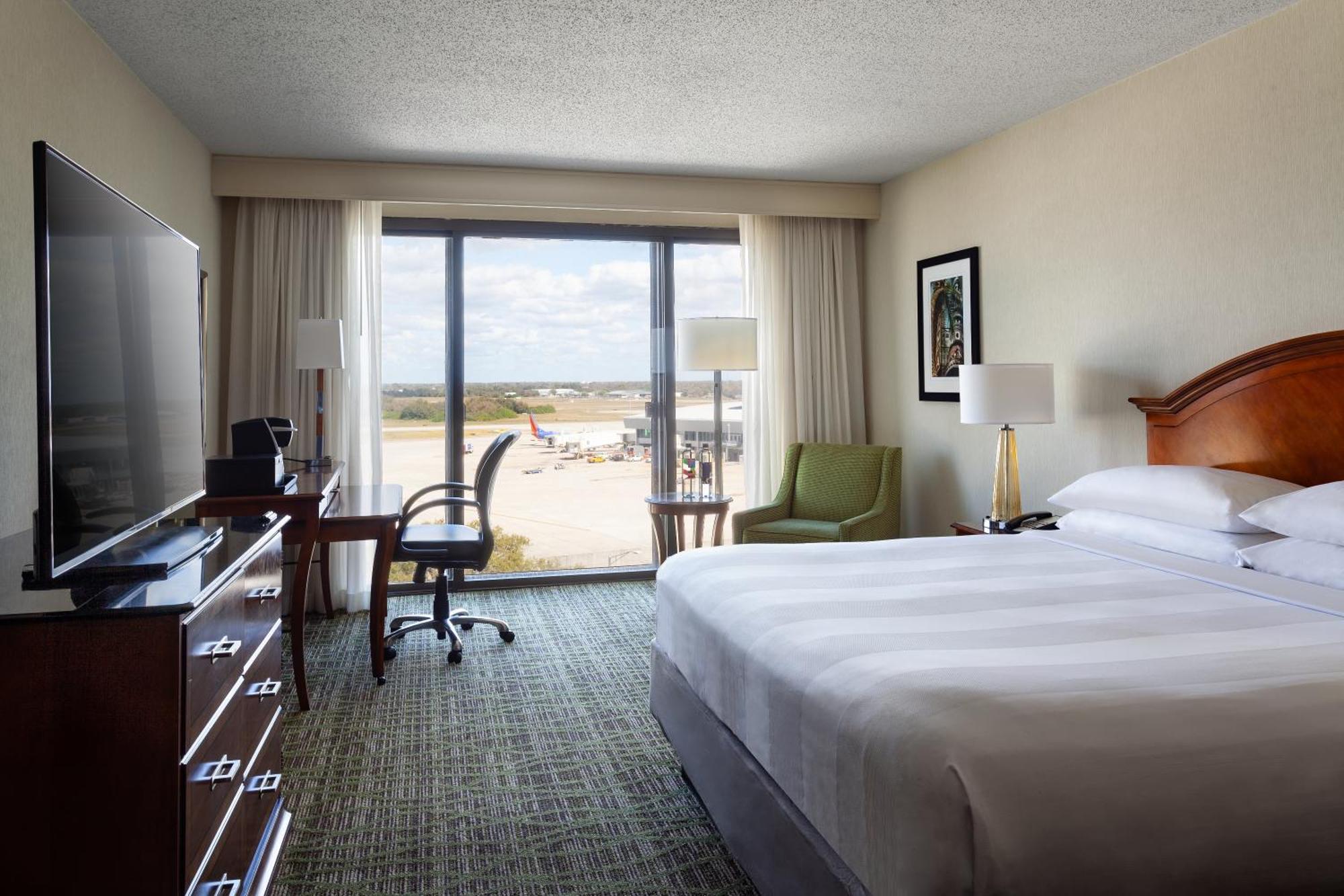 Отель Tampa Airport Marriott Экстерьер фото