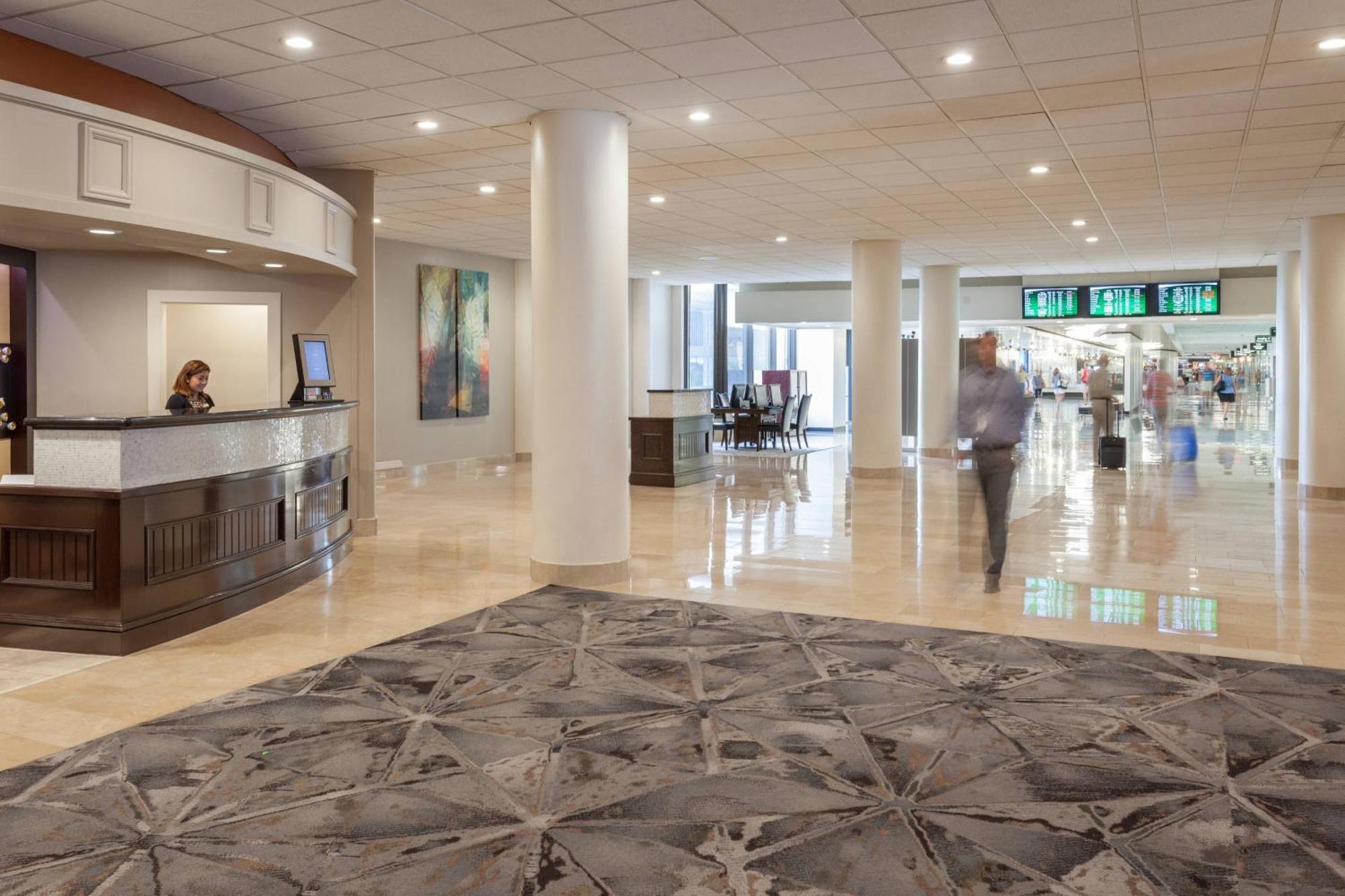 Отель Tampa Airport Marriott Экстерьер фото