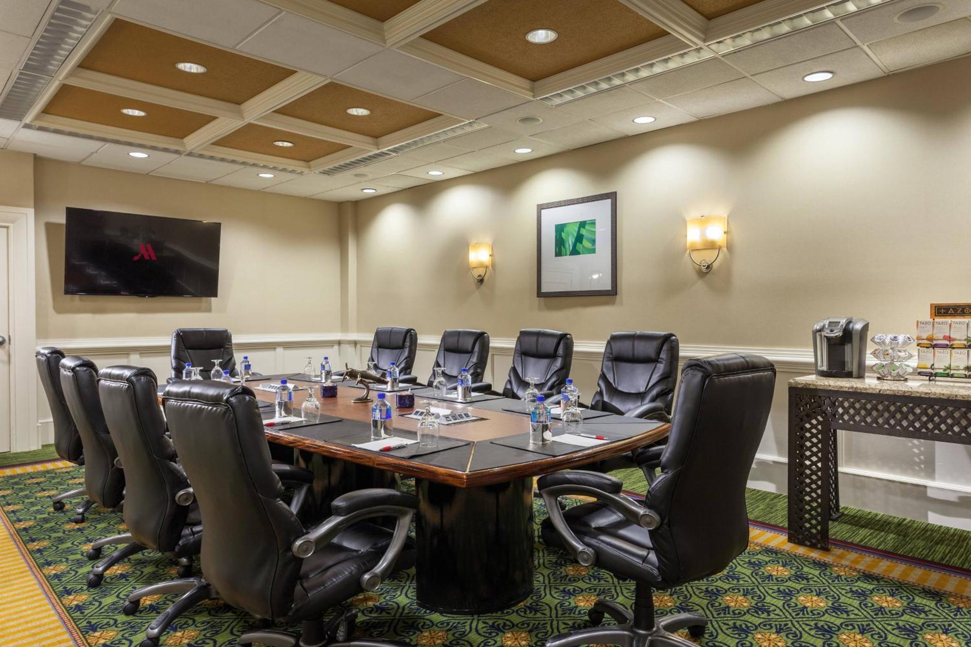 Отель Tampa Airport Marriott Экстерьер фото