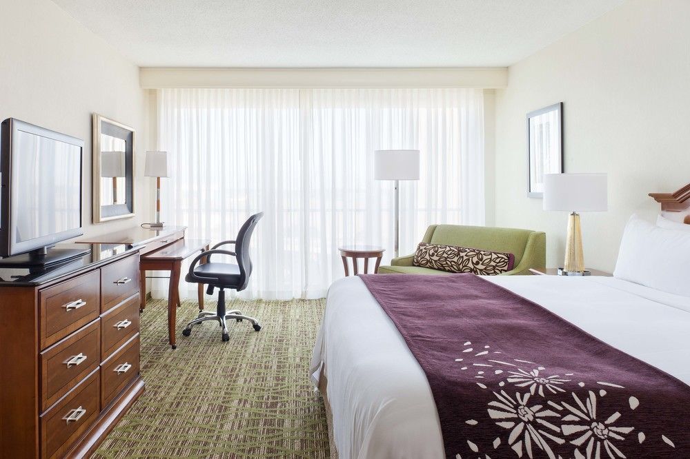 Отель Tampa Airport Marriott Экстерьер фото
