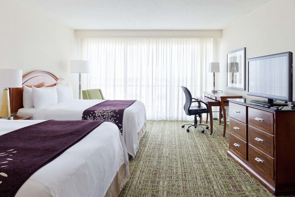 Отель Tampa Airport Marriott Экстерьер фото