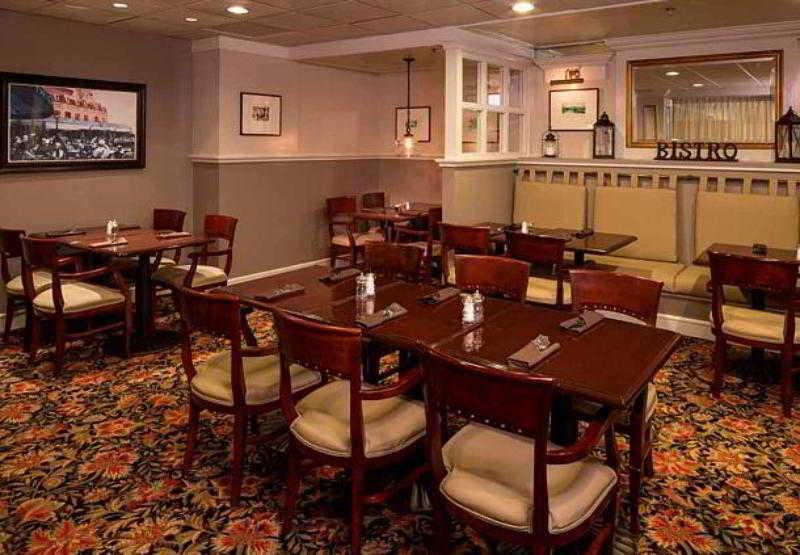 Отель Tampa Airport Marriott Экстерьер фото