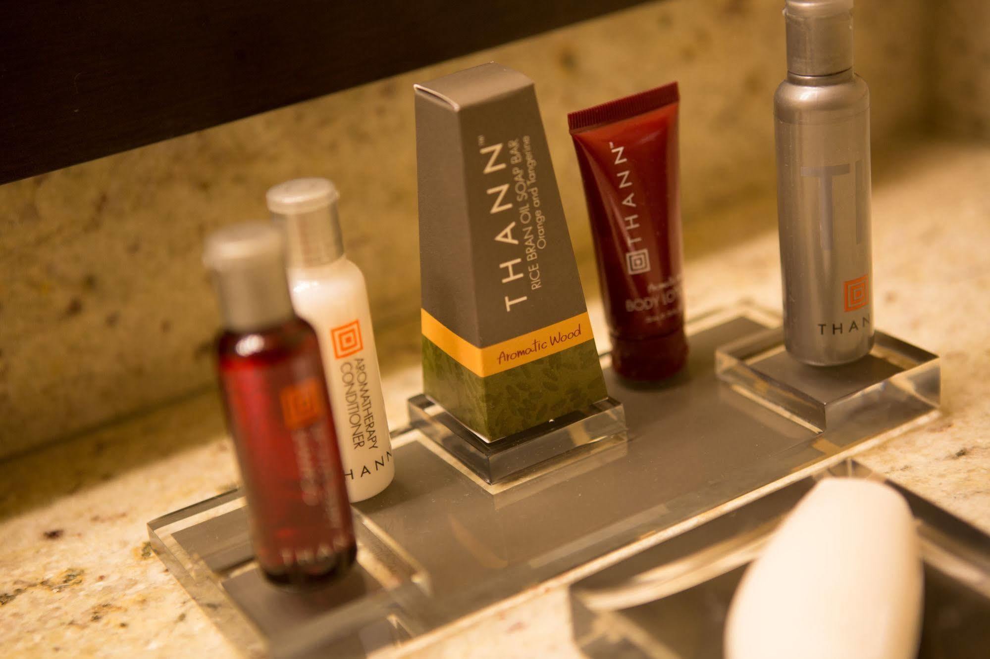 Отель Tampa Airport Marriott Экстерьер фото